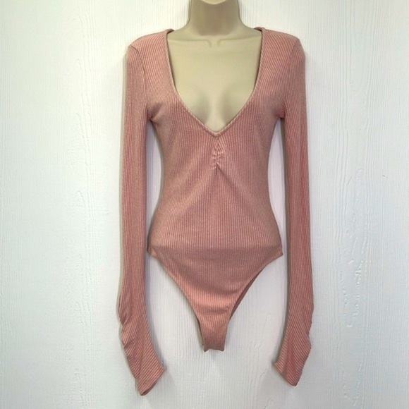 Free People - Cozy Up With Me Pink Salt Ribbed Long Sleeve Deep V Bodysuit Small - Picture 2 of 12